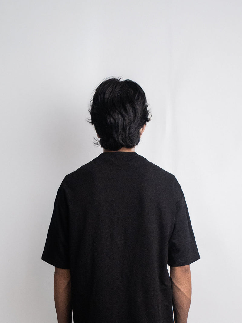 BASICS - BLACK TEE