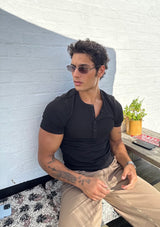 KESINGTON HENLEY TEE - BLACK